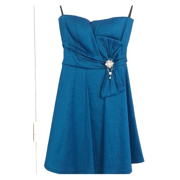 Dresses & Skirts - Strapless blue mini dress